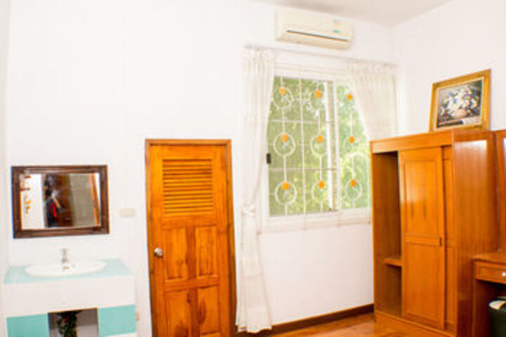 Room 21 of 28