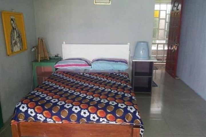 Room 4 of 7