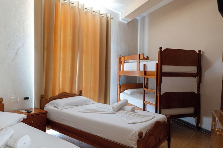 Room 53 of 178