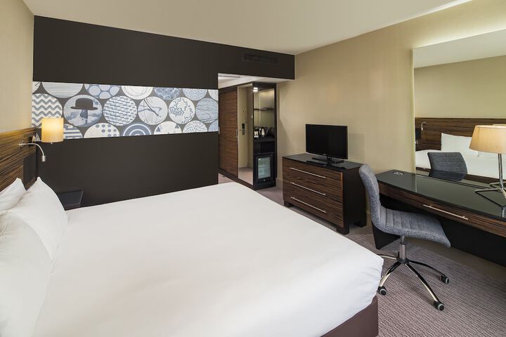 Room 4 of 64