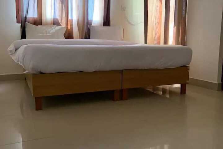 Room 5 of 11