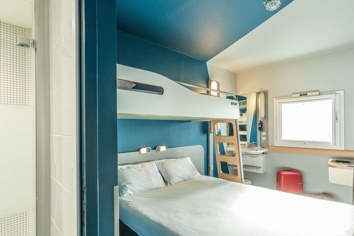 Room 15 of 34