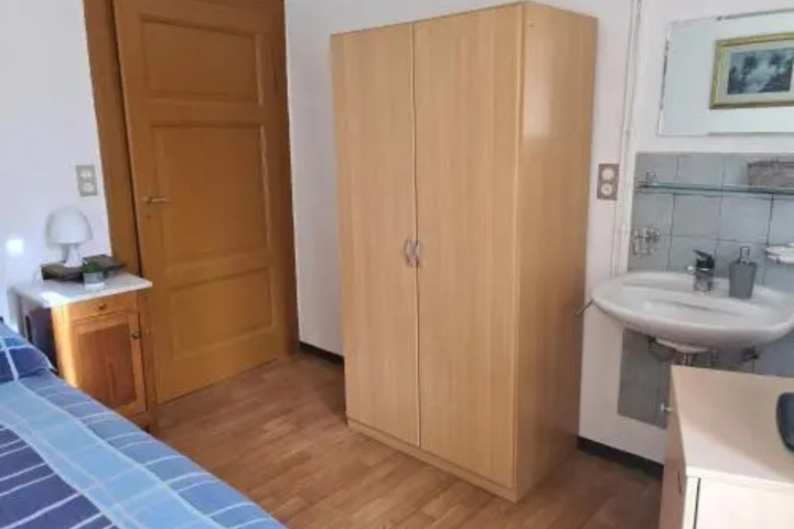 Room 6 of 15