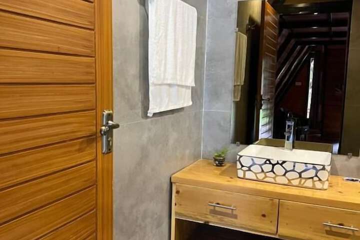 Room 33 of 42