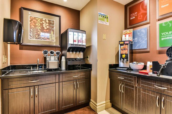 Breakfast/Coffee Service 7 of 22