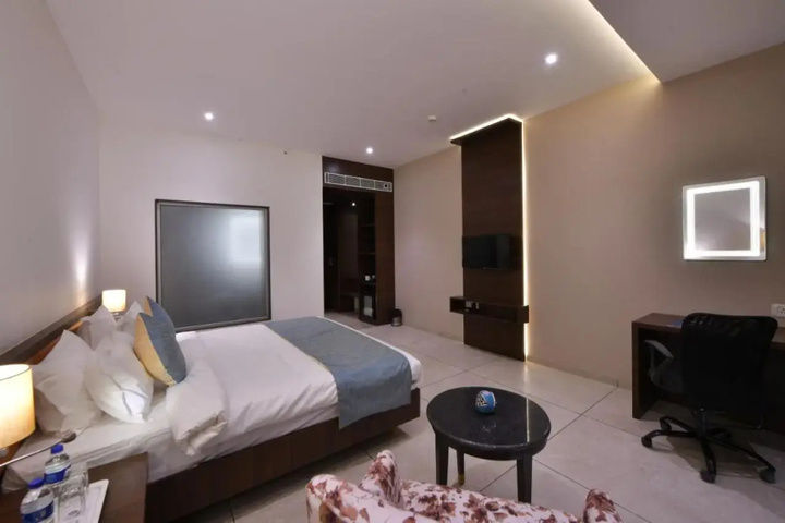 Room 3 of 20