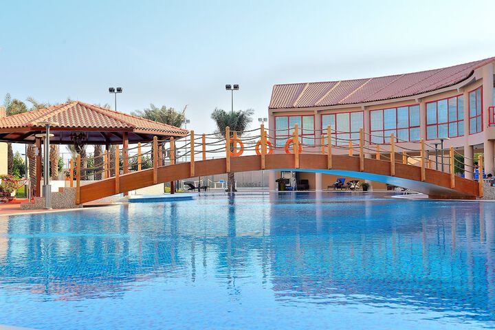 Pool 52 of 84