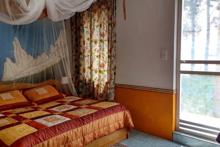 Room 8 of 109