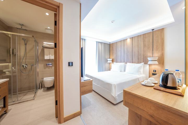 Room 10 of 37