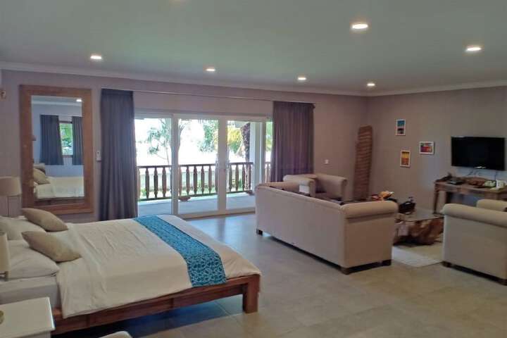 Room 9 of 90