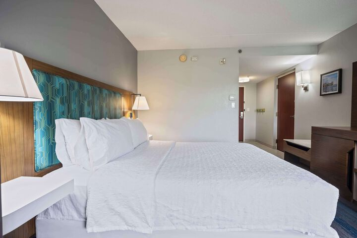 1 King Bed (6 of 15)