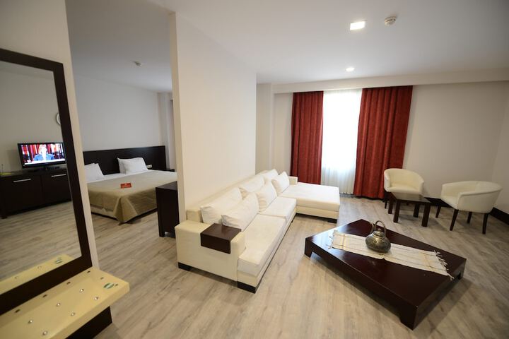 Room 9 of 48