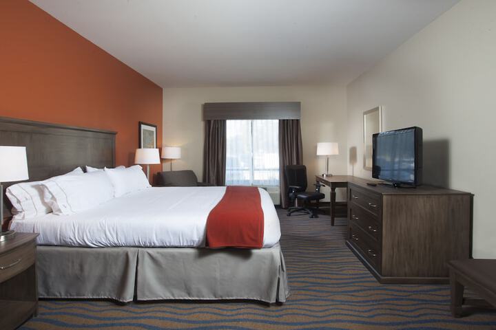 Room 3 of 34