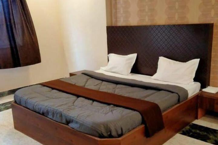 J J Lodging
