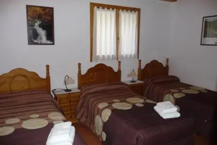 Room 4 of 10
