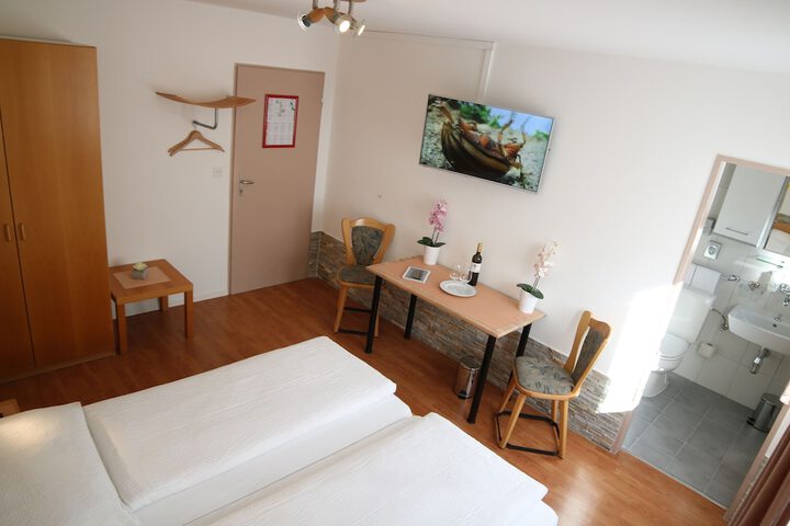 Room 2 of 64