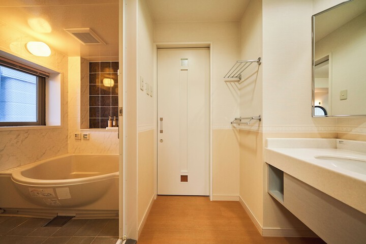 Room 10 of 152