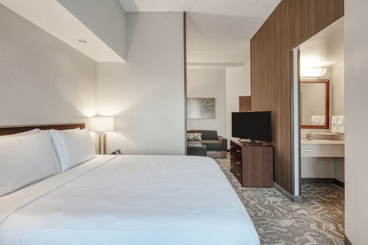 Room 12 of 32