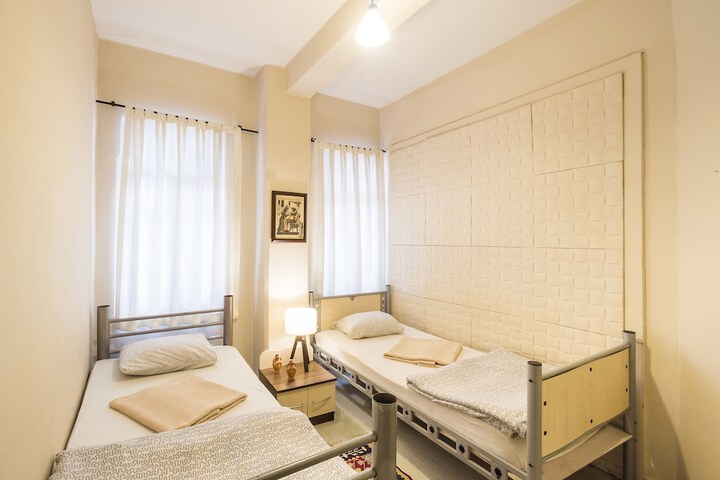 Room 19 of 27