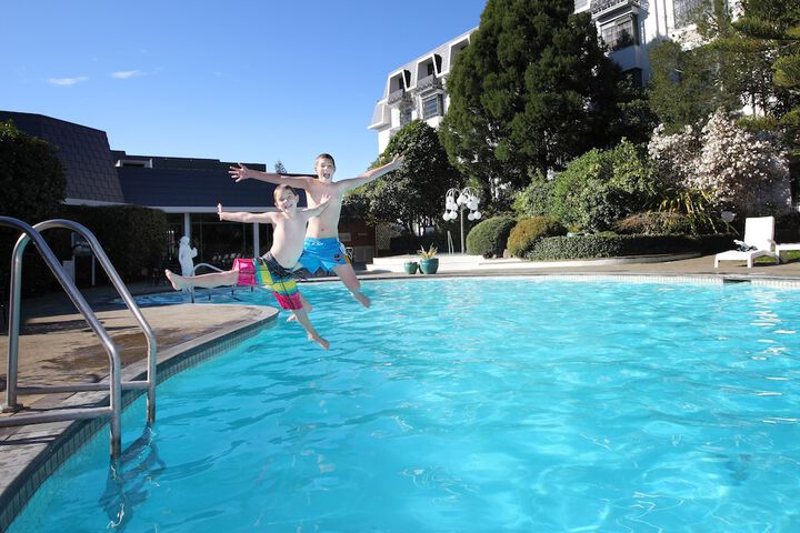 Pool 44 of 69