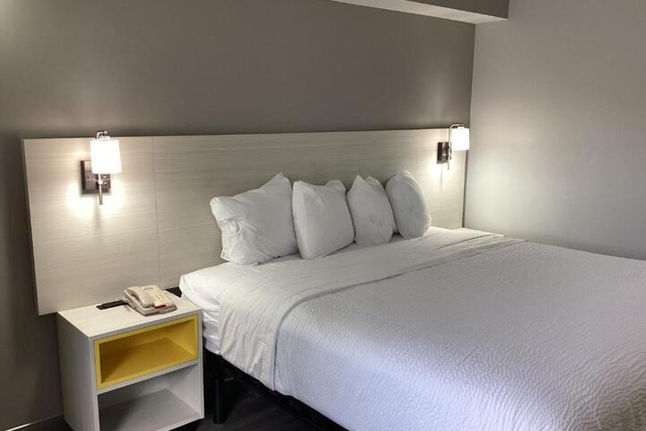 2 Queen Beds (5 of 6)