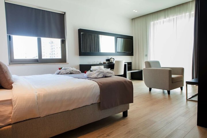 Room 14 of 37