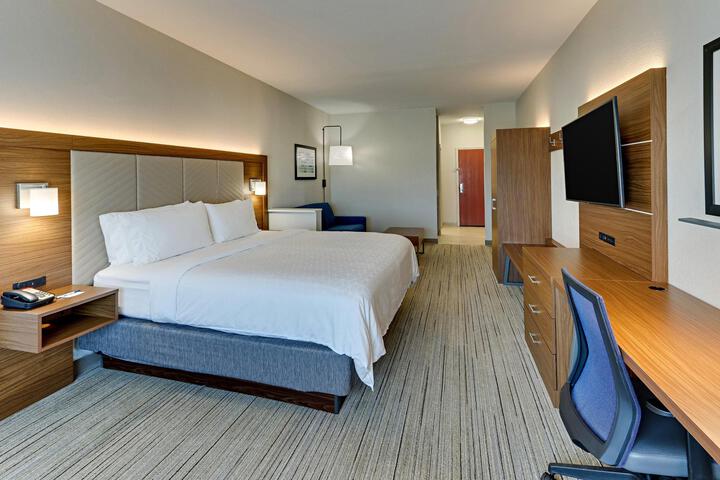 1 Bedroom Suite King Bed (11 of 14)
