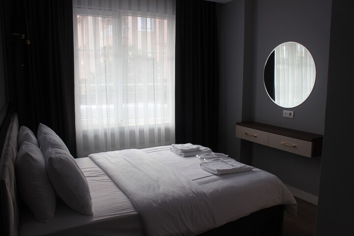 Room 6 of 84