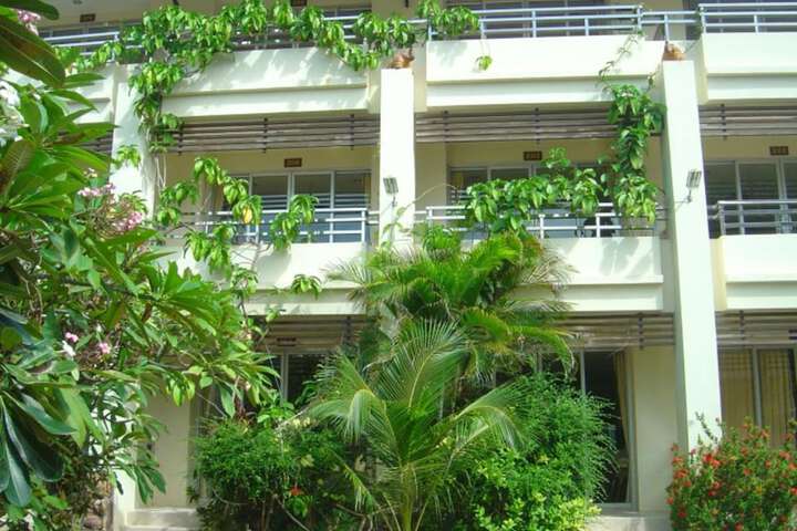 Room 8 of 16