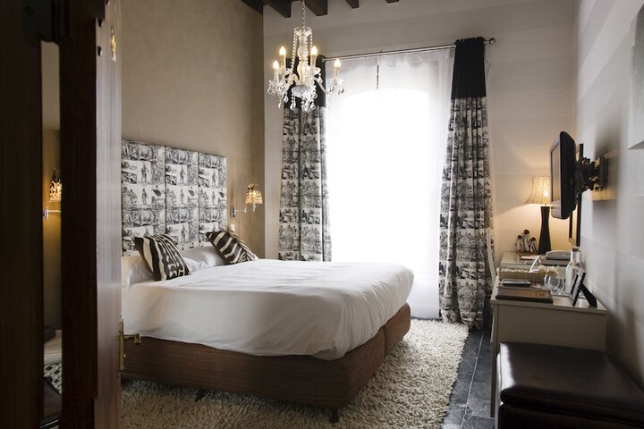 Room 8 of 46