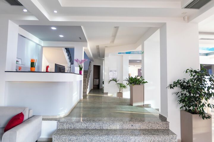 Hotel 2 of 100
