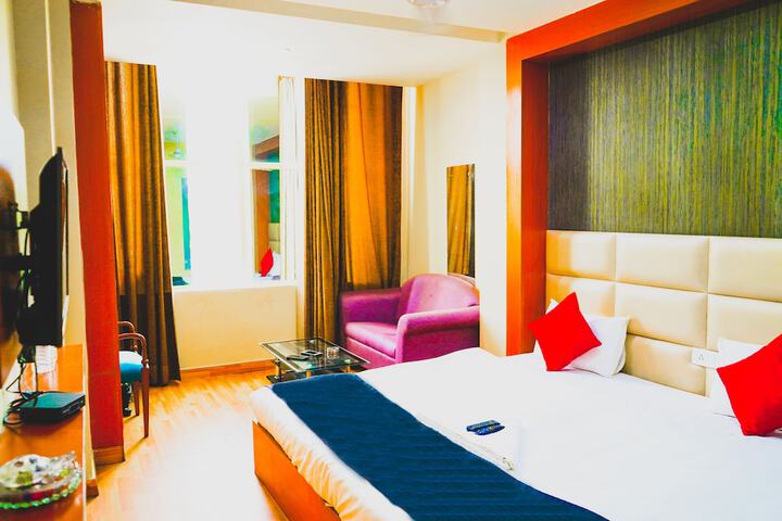 Room 5 of 11
