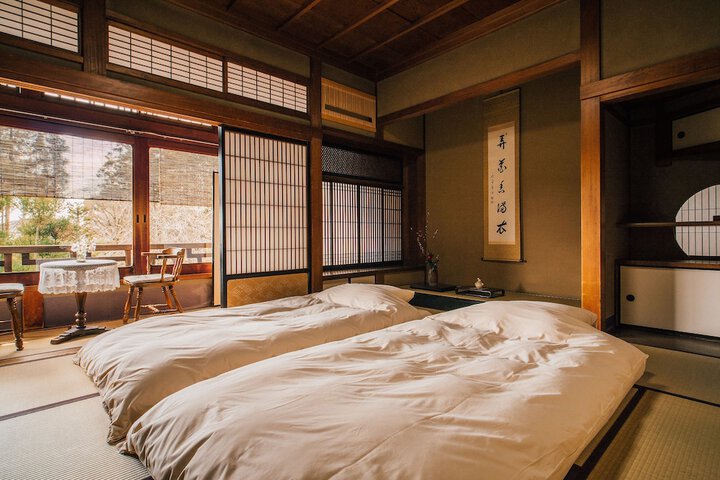 Room 2 of 32