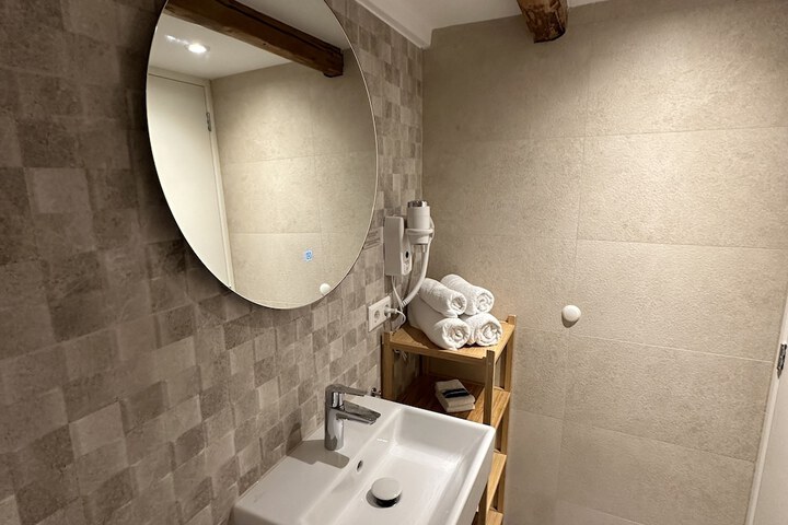 Room 100 of 132