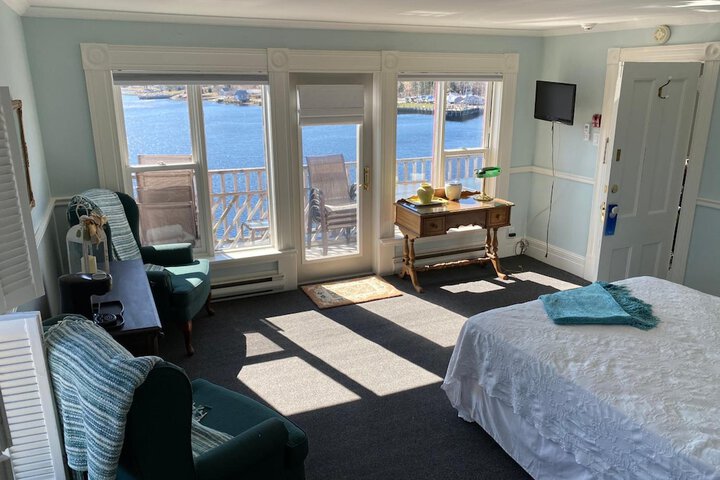 Room 4 of 40