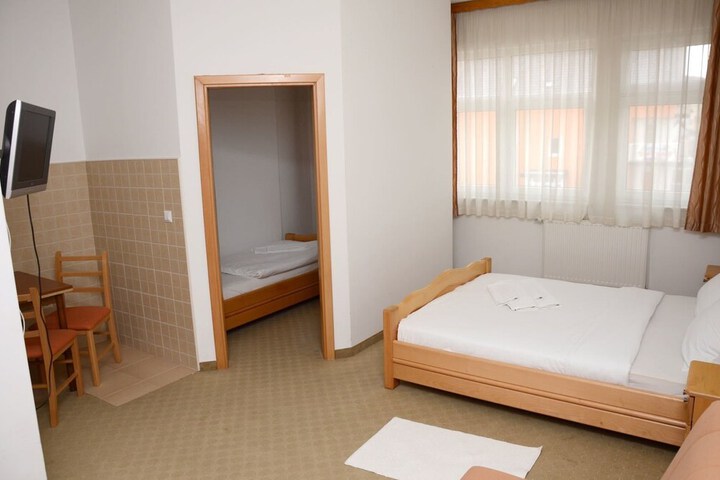 Room 8 of 35