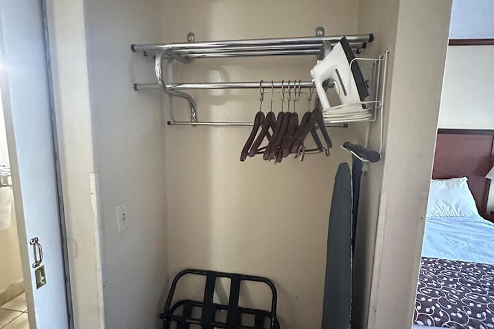 Room 25 of 86