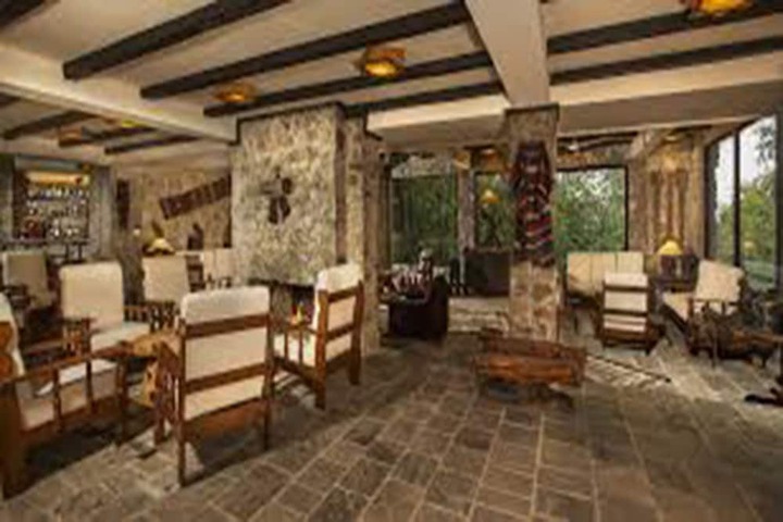 Lounge 11 of 17