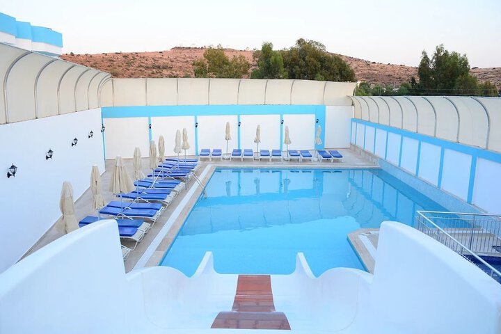 Pool 9 of 37