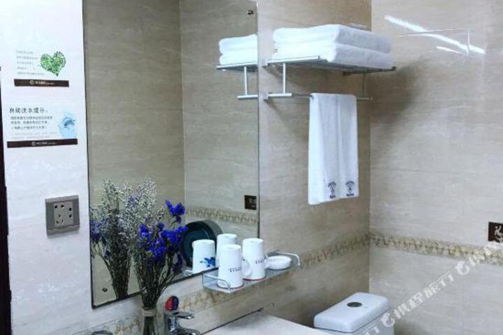 Lian Hotel