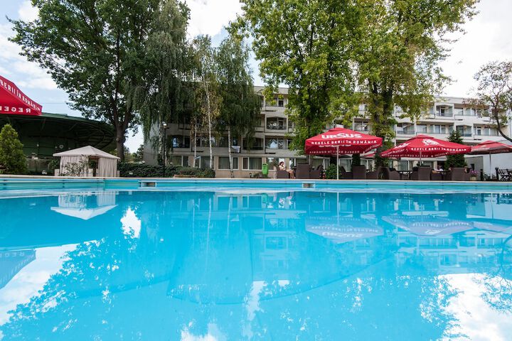 Pool 12 of 32