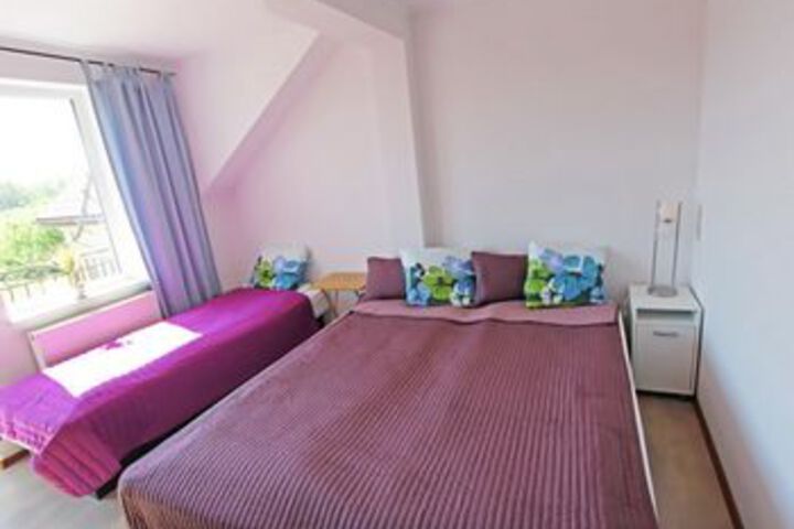 Room 4 of 18