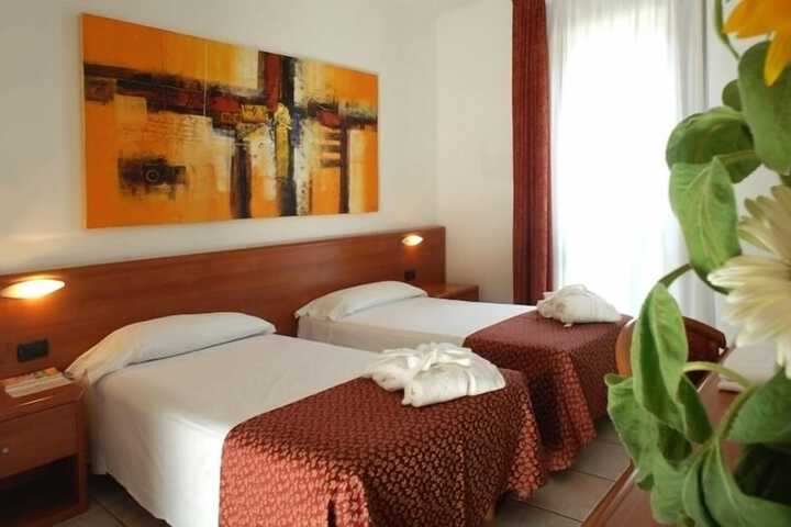 Room 8 of 62