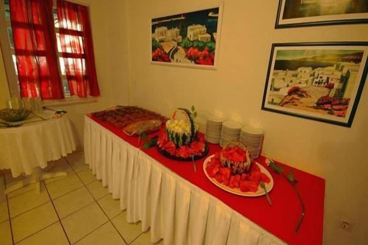 Dining 15 of 43
