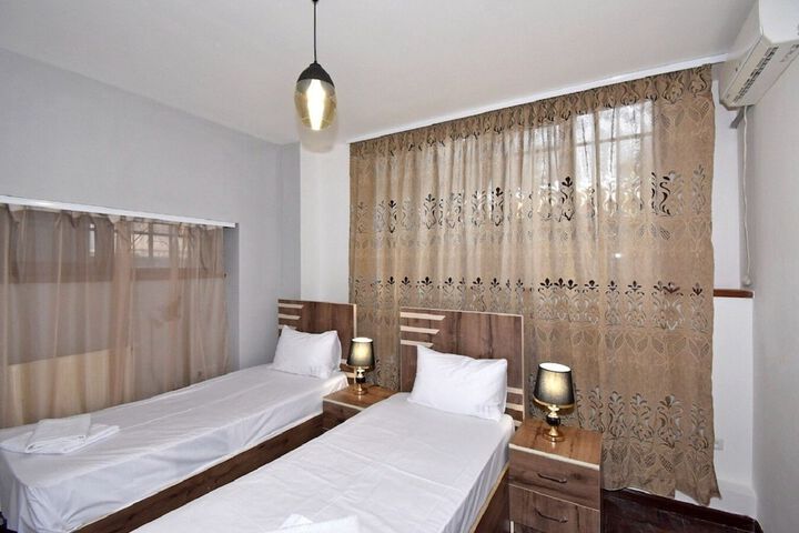 Room 4 of 12