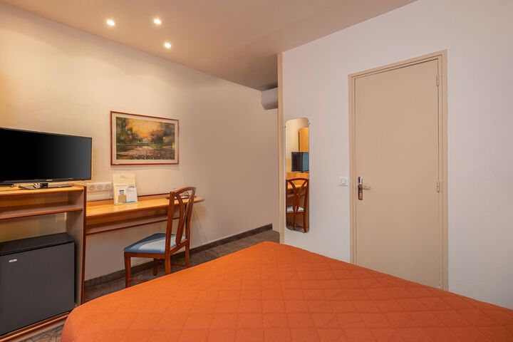 Room 10 of 55