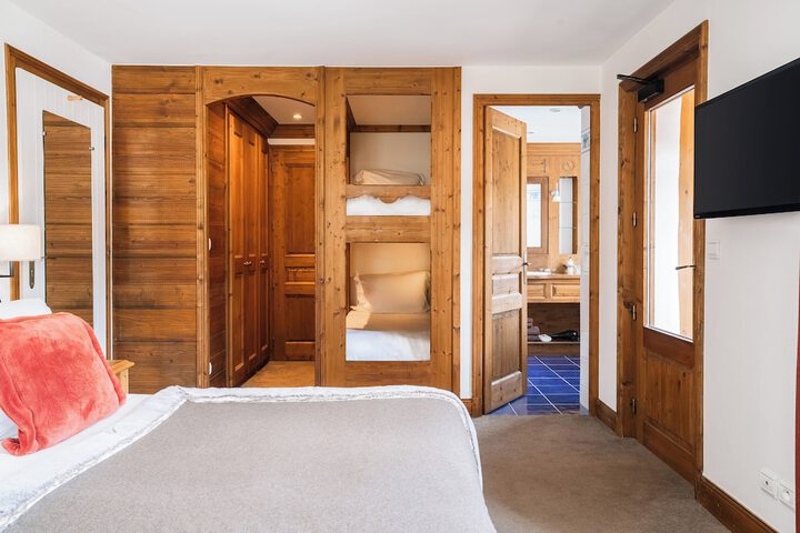 Room 8 of 14