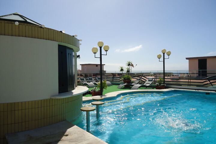 Hotel Pool