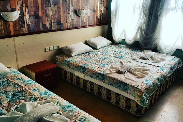 Room 6 of 35