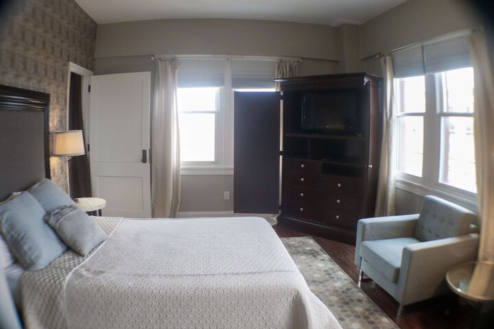 Room 26 of 107